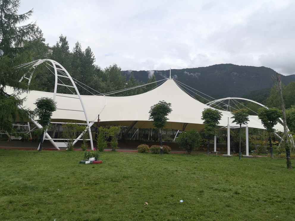 风雨篮球场：承载青春梦想的奇迹-2