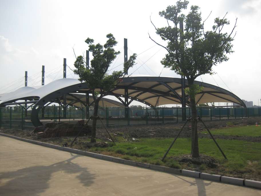 防高空坠落的伸缩雨棚-2