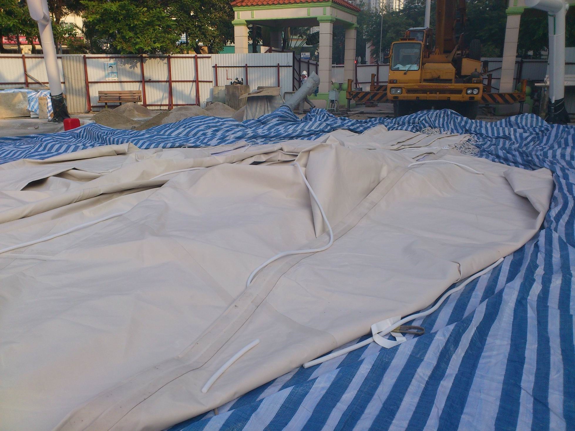 膜结构汽车车棚的价格揭秘-1