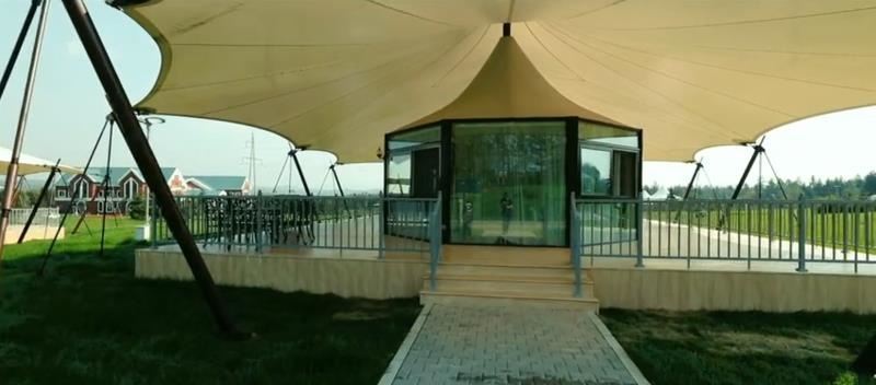 红绿灯遮阳雨棚:城市风景中的时尚元素-1