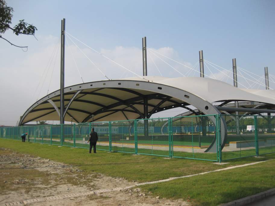 篮球场雨棚尺寸和造价分析-2