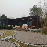 “收缩式太阳雨棚：为城市带来绿色与舒适 